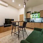 Instant Ruinbar Designer Center Apartment