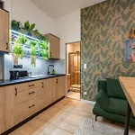 Instant Ruinbar Designer Center Apartment